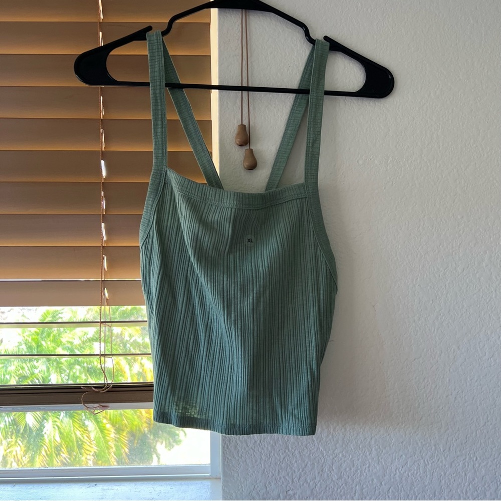 NWT - AE Crop tank